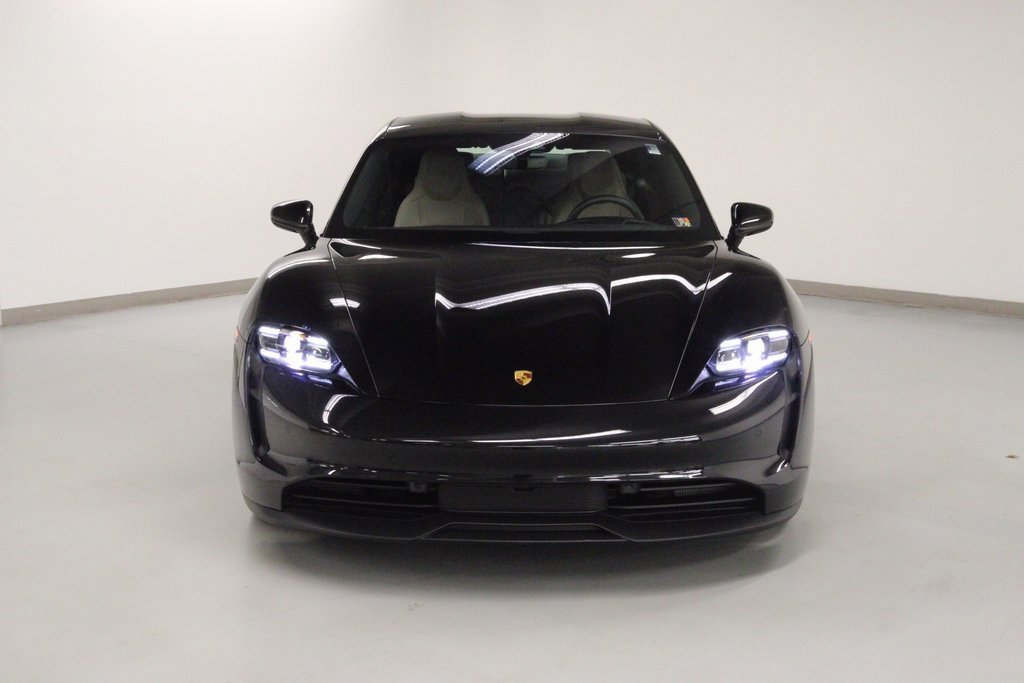 Used 2022 Porsche Taycan image 3