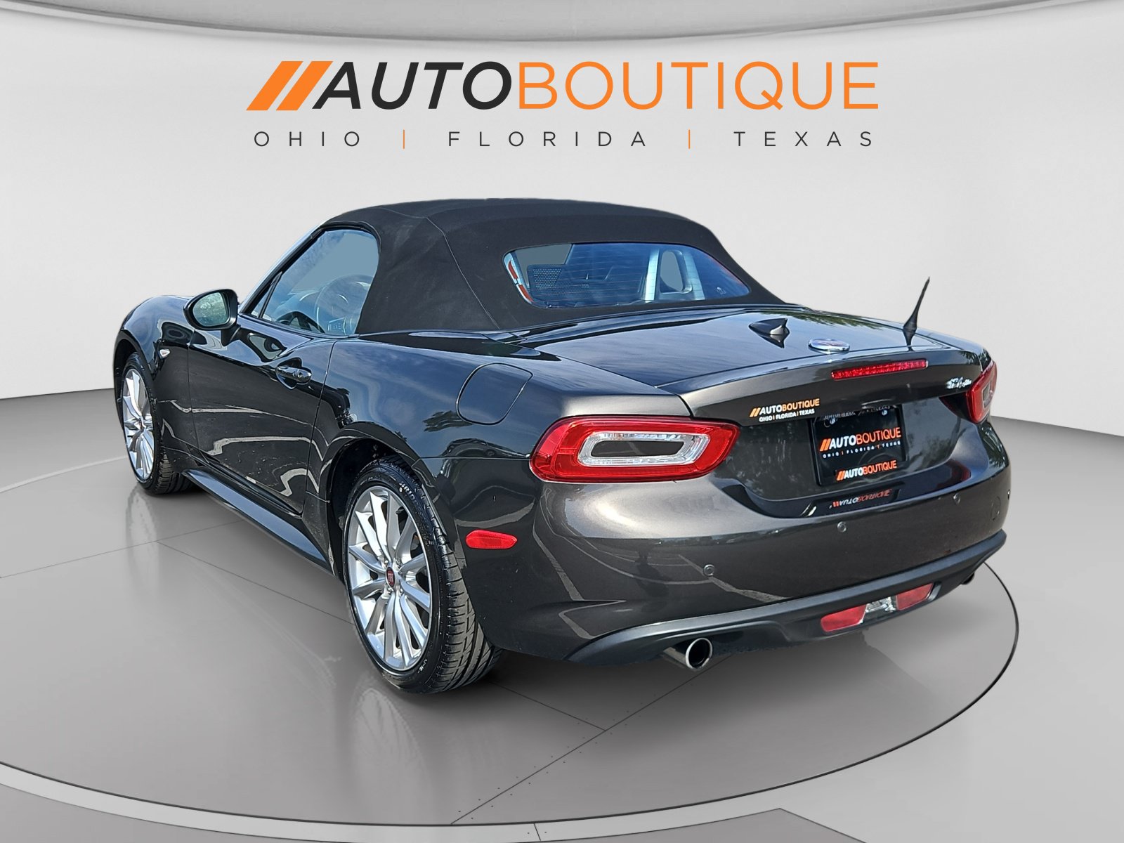 Used 2019 FIAT 124 Spider Lusso w/ Convenience Group RWD image 3
