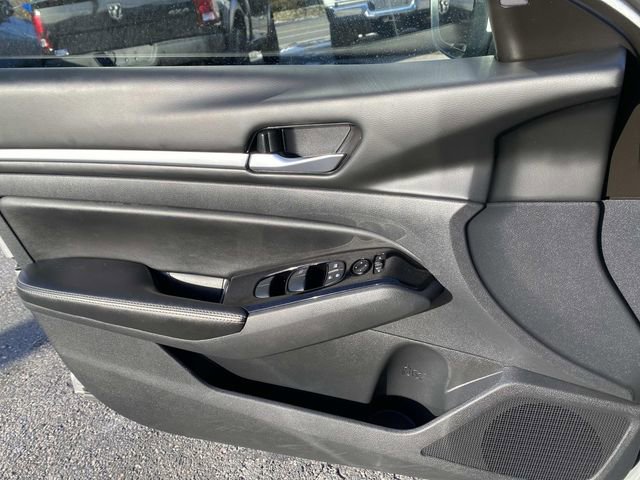 Used 2023 Nissan Altima 2.5 SV image 18