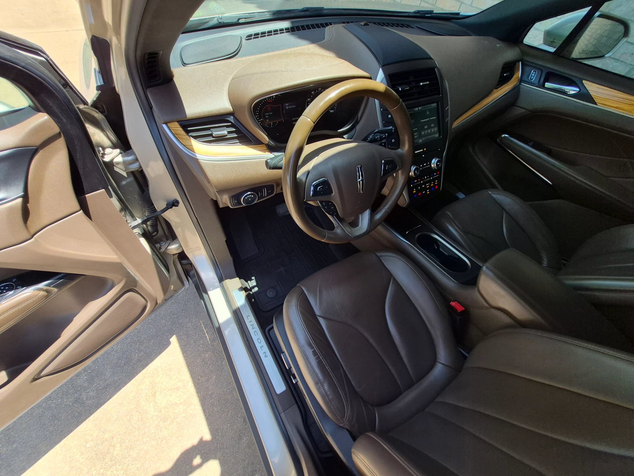 Used 2015 Lincoln MKC FWD w/ Equipment Group 102A Reserve image 10