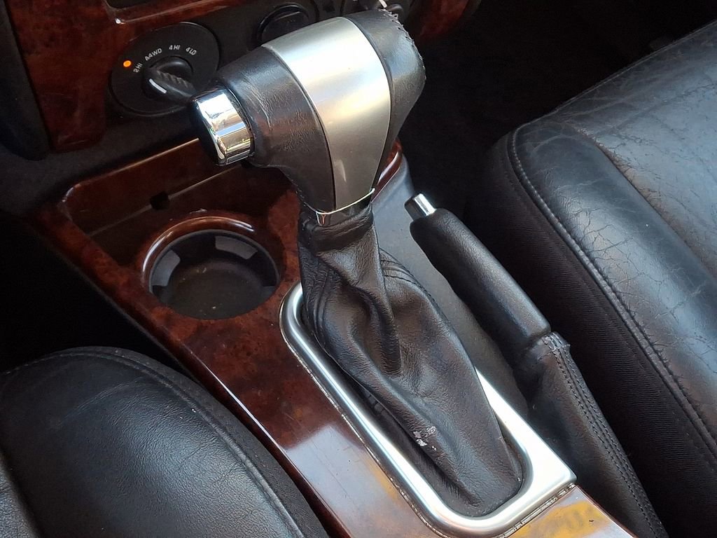 Used 2005 GMC Envoy Denali image 21