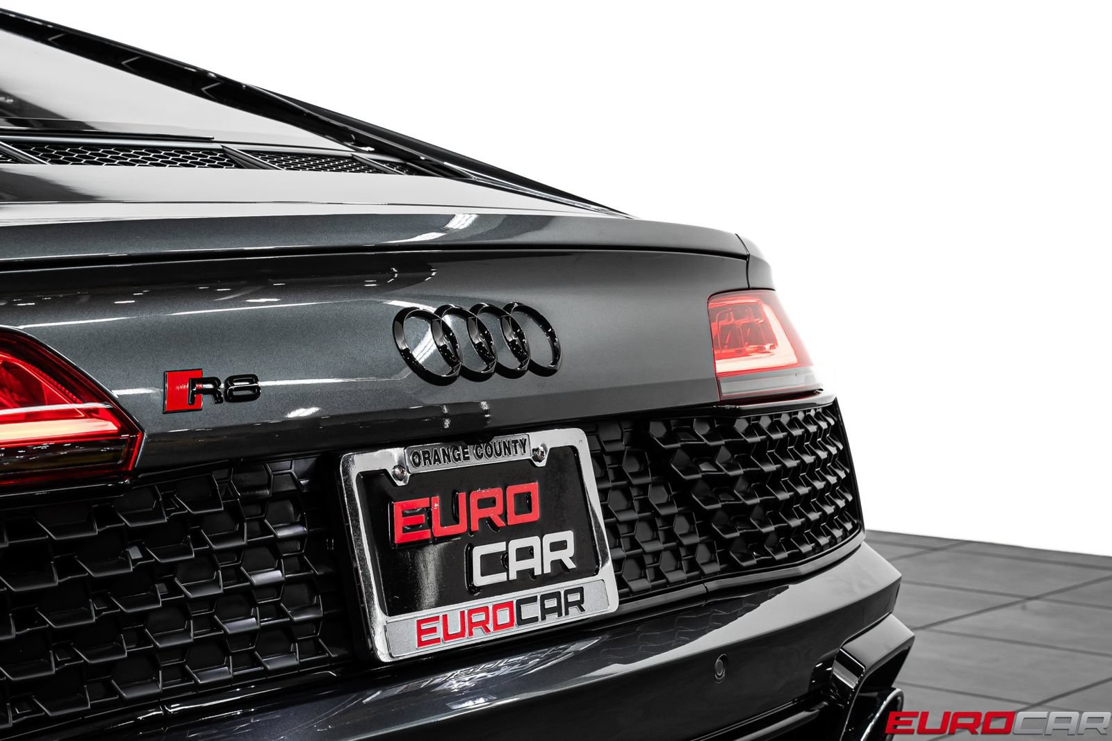 Used 2021 Audi R8 V10 w/ Premium Package RWD image 21