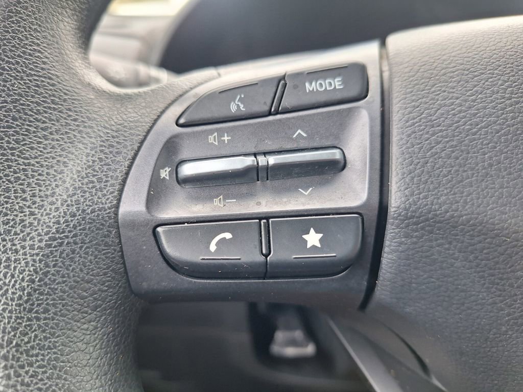 Used 2023 Hyundai Kona SE w/ Cargo Package image 13