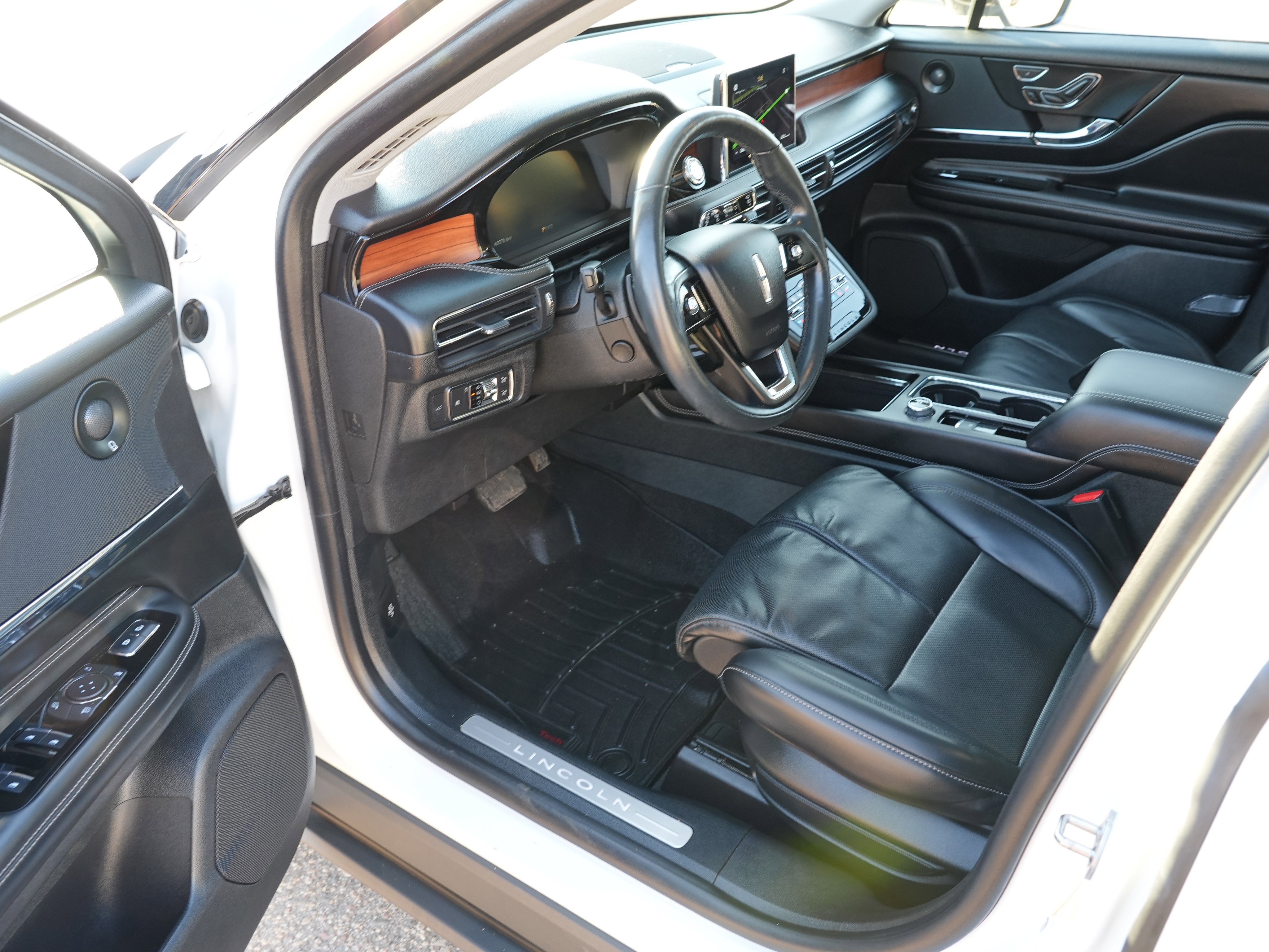 Used 2020 Lincoln Corsair Reserve w/ Equipment Group 202A image 17