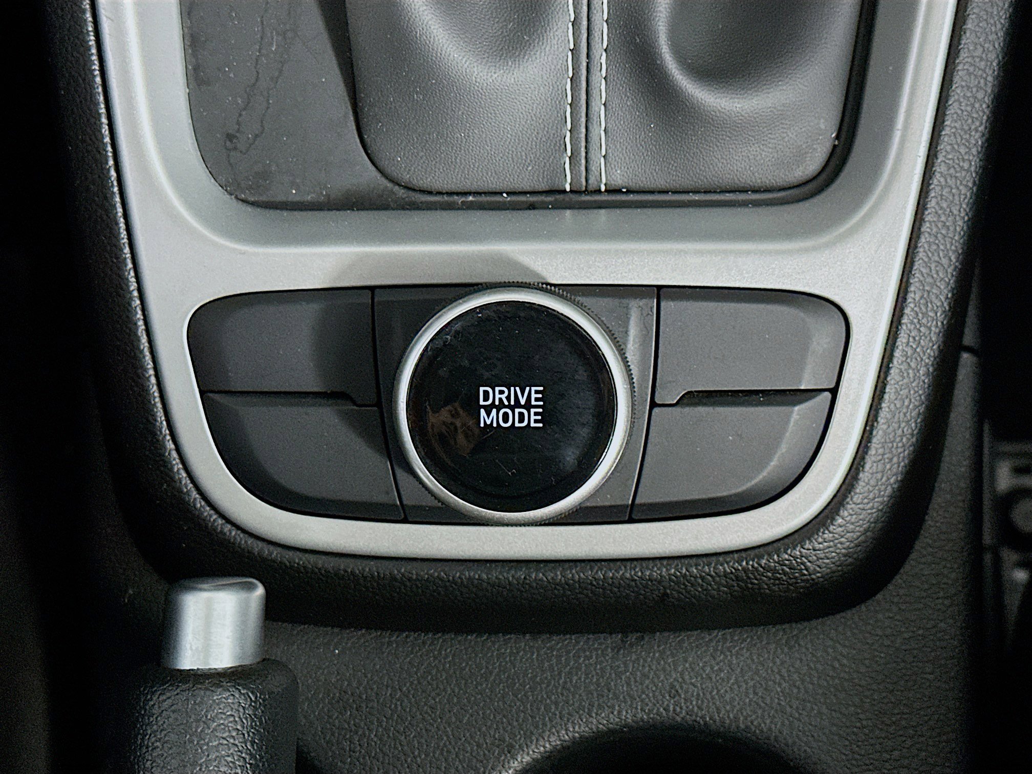 Used 2025 Hyundai Venue SEL image 25