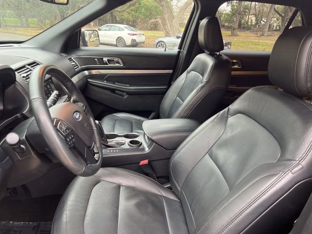 Used 2018 Ford Explorer XLT w/ Equipment Group 202A image 8