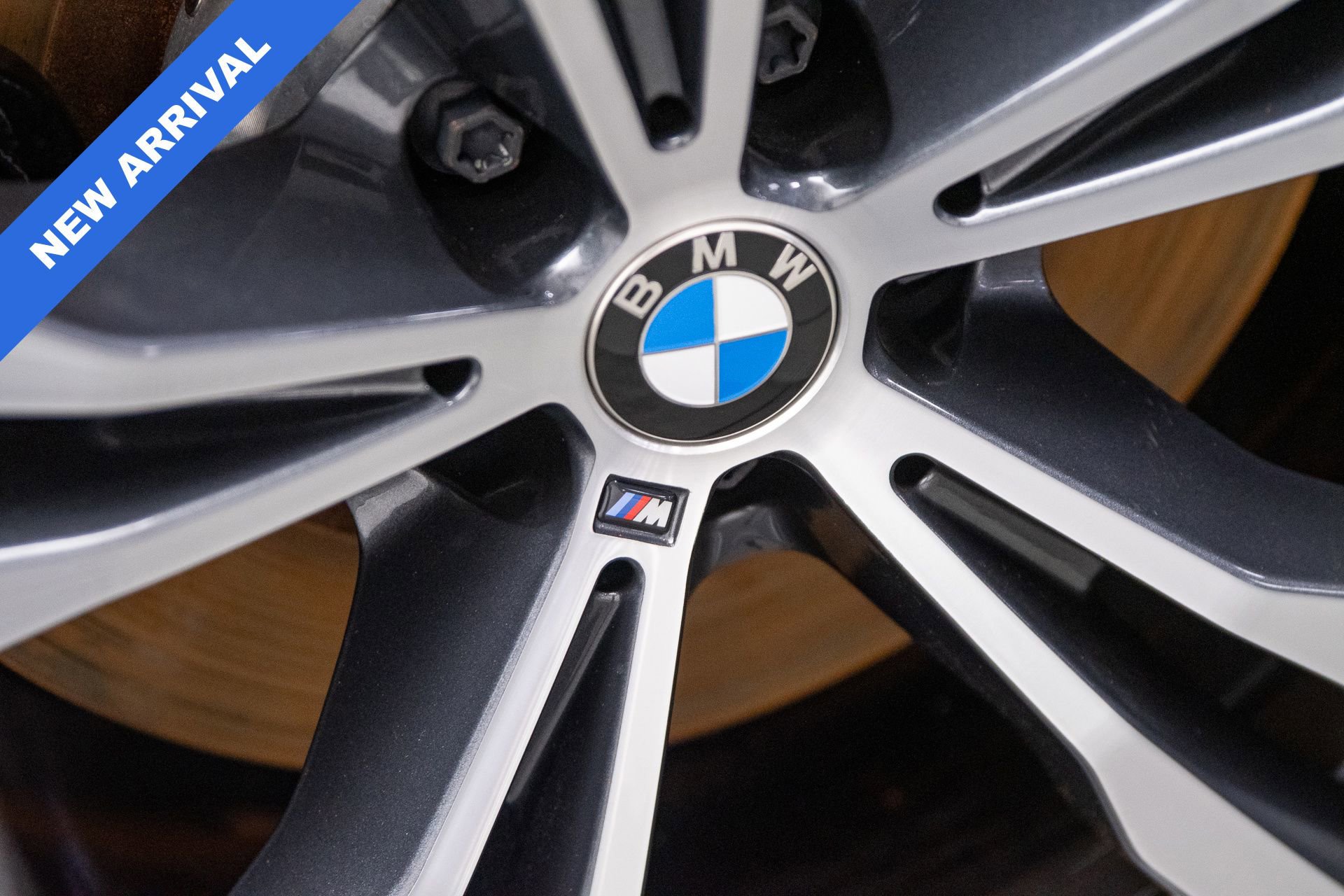 Used 2025 BMW X7 M60i w/ Executive Package image 37