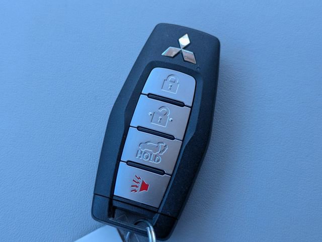 Used 2023 Mitsubishi Outlander SEL AWD/4WD image 35