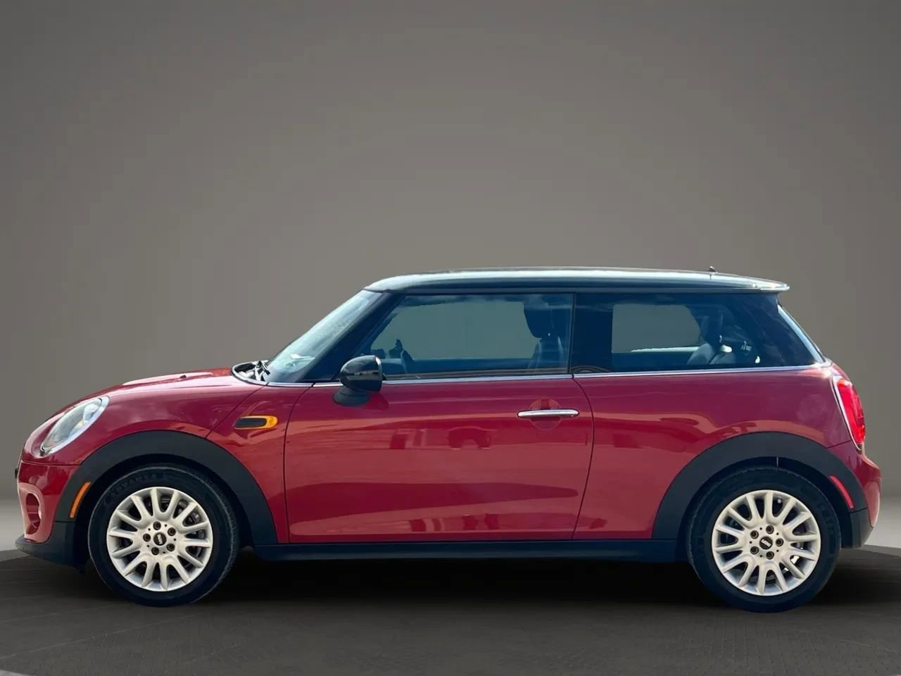 Used 2016 MINI Cooper 2-Door Hardtop image 6