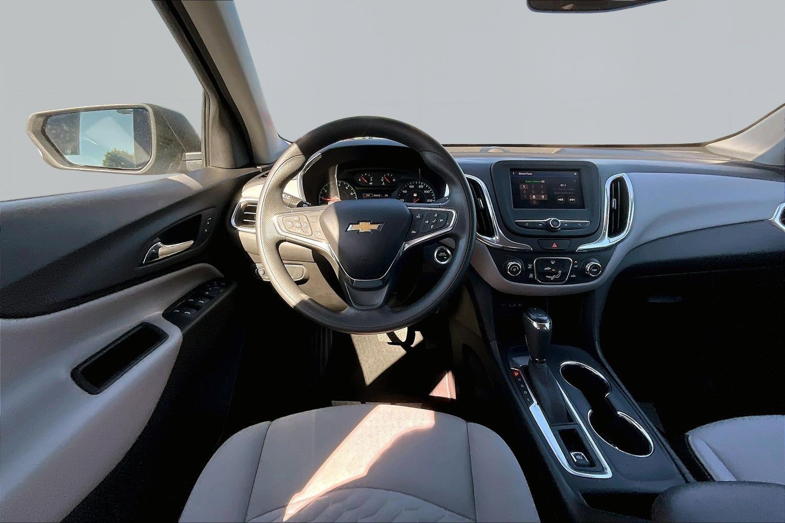 Used 2020 Chevrolet Equinox LS w/ LS Convenience Package FWD image 8