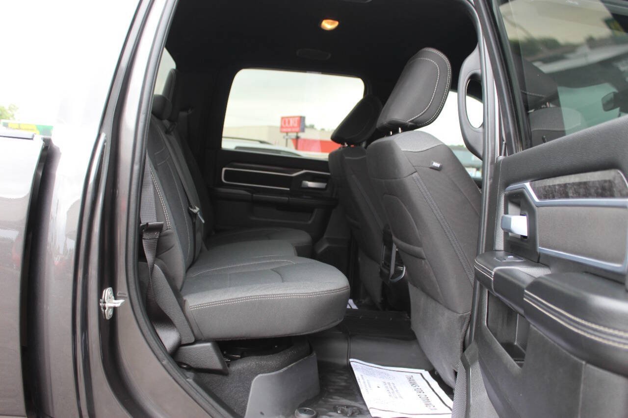 Used 2024 RAM 3500 Big Horn w/ Night Edition AWD/4WD image 10