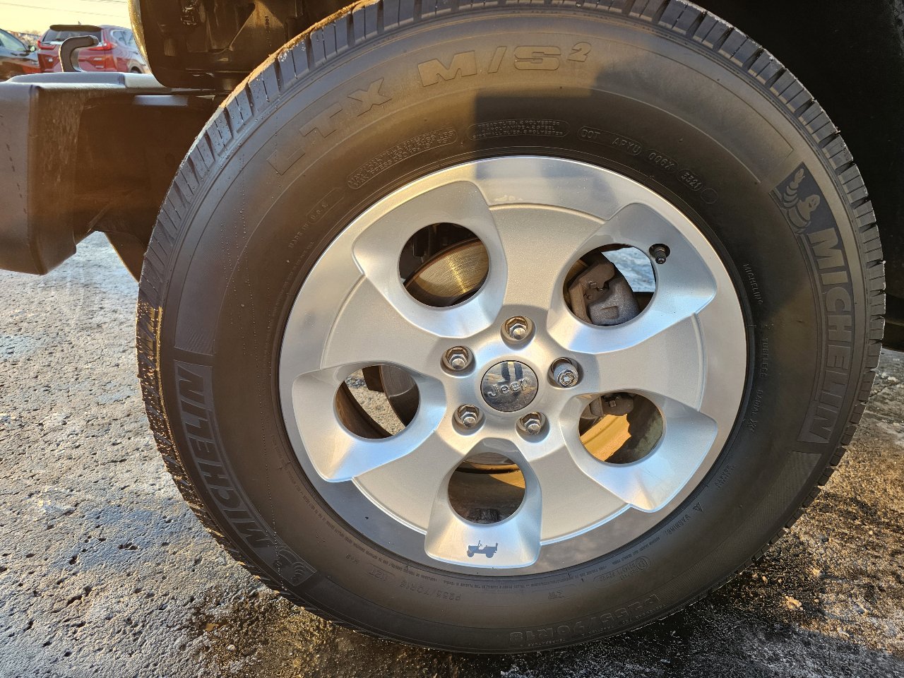 Used 2015 Jeep Wrangler Unlimited Sahara w/ Connectivity Group image 35