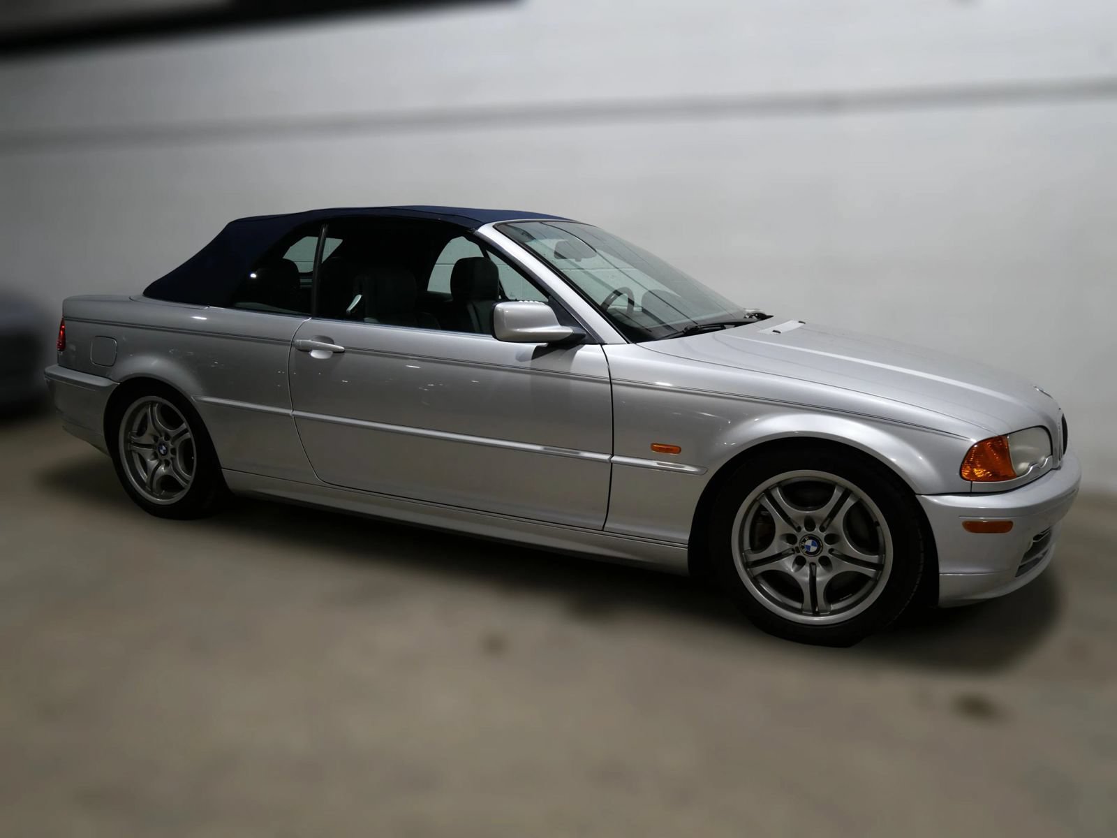 Used 2001 BMW 330Ci Convertible RWD image 3