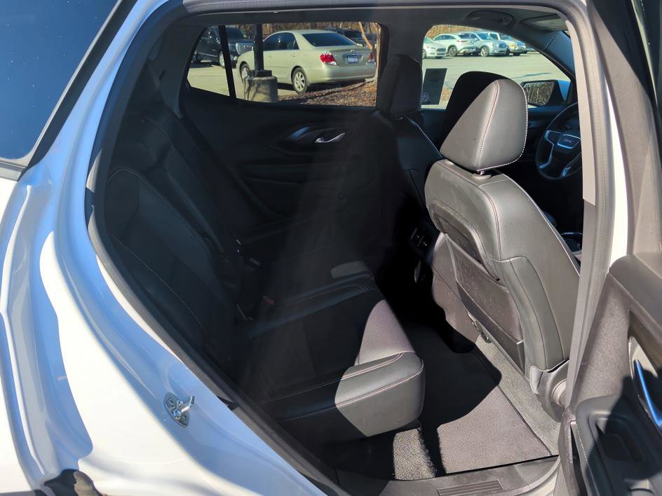Used 2024 GMC Terrain SLT image 13
