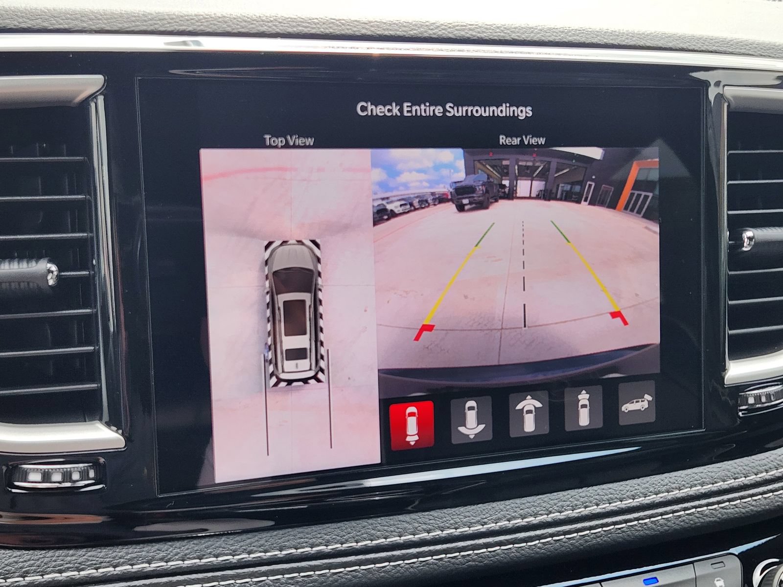 New 2027 Chrysler Pacifica Limited w/ S Appearance Package FWD image 16