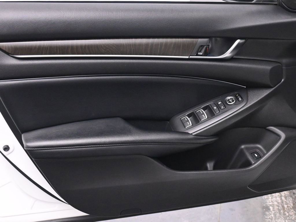 Used 2018 Honda Accord EX image 13