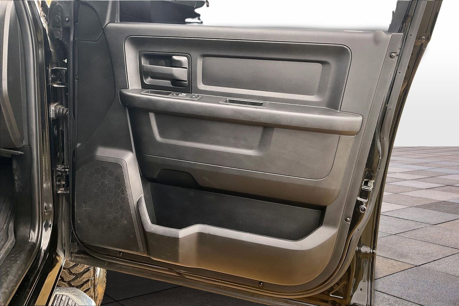 Used 2022 RAM 3500 Tradesman w/ Chrome Appearance Group image 24