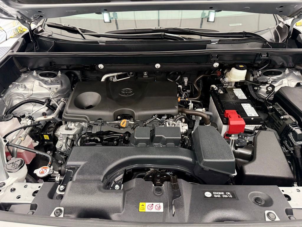 Used 2025 Toyota RAV4 XLE AWD/4WD image 9