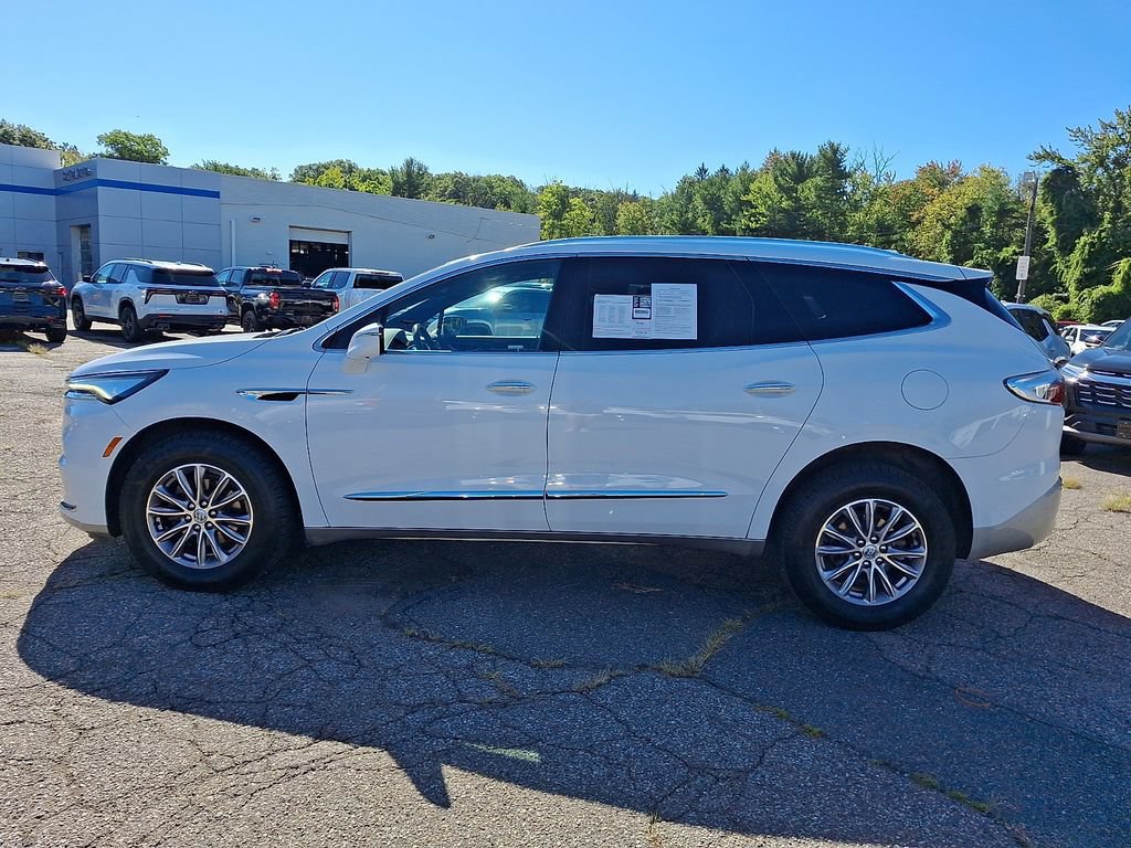 Used 2024 Buick Enclave Essence w/ Technology Package AWD/4WD image 4