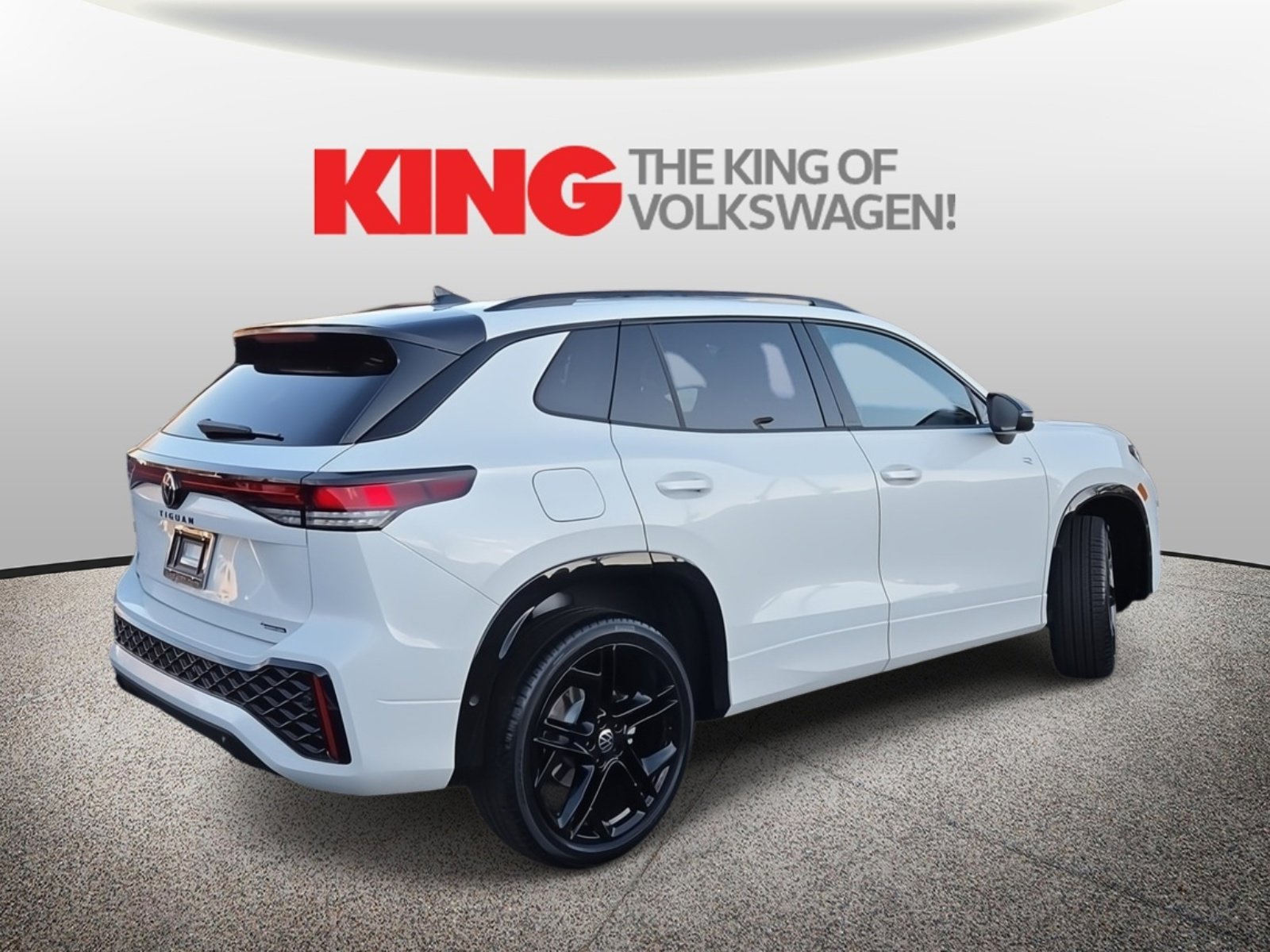 New 2026 Volkswagen Tiguan SE R-Line image 3