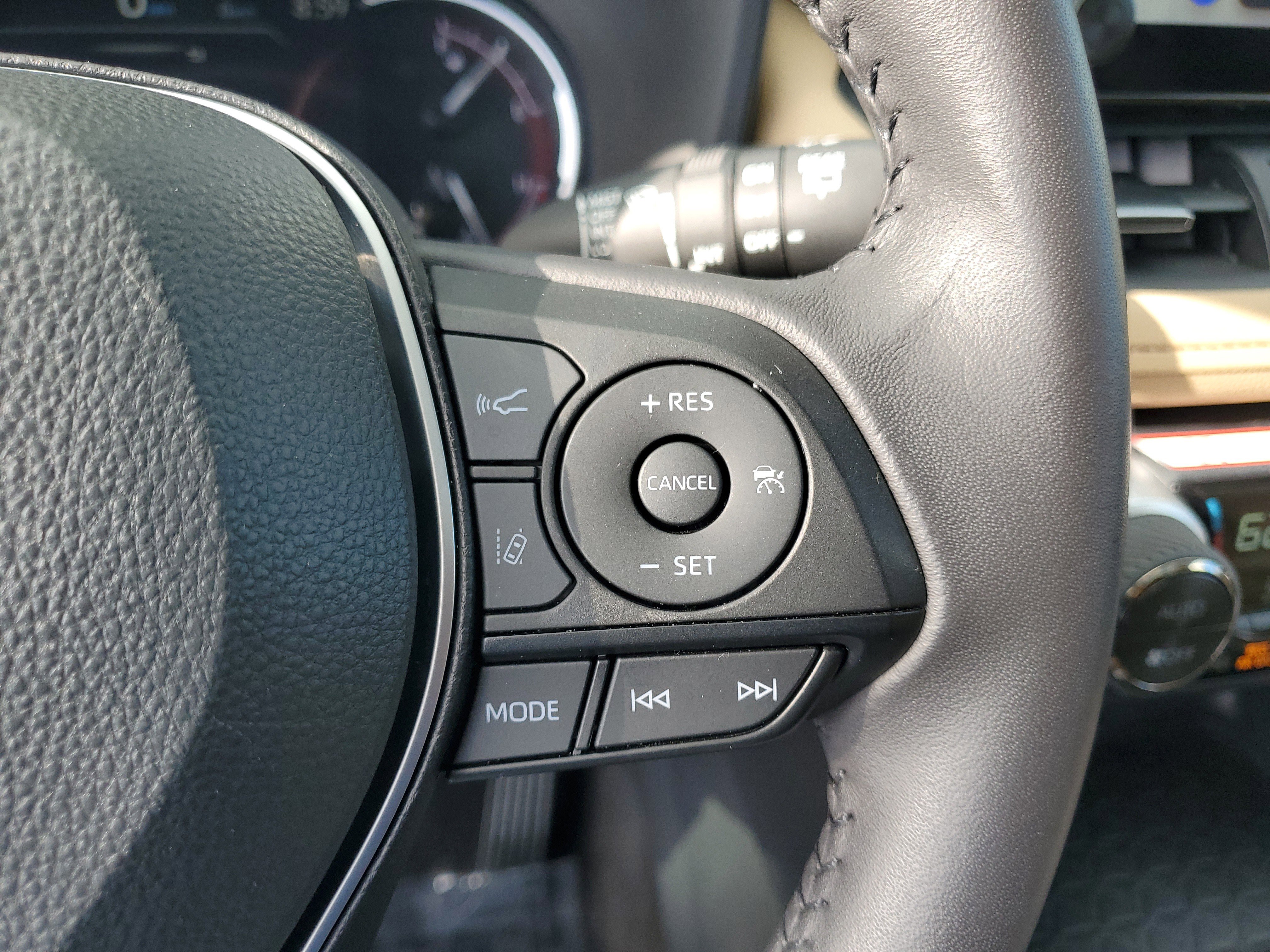 Used 2025 Toyota RAV4 XLE Premium image 23