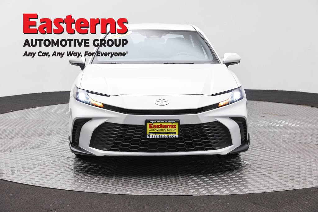 Used 2025 Toyota Camry SE FWD image 2