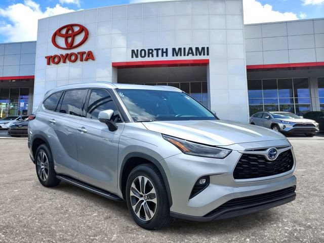 Used 2021 Toyota Highlander XLE FWD image 1