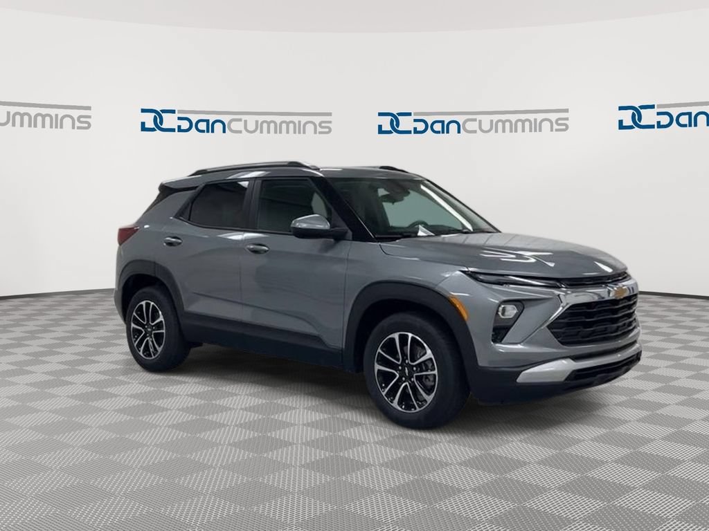 Used 2024 Chevrolet TrailBlazer LT w/ Driver Confidence Package FWD image 2