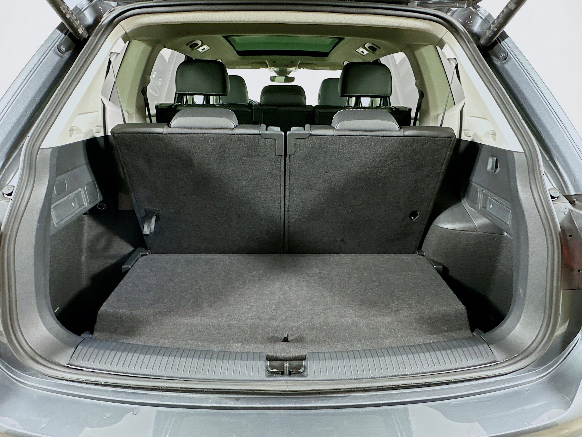 Used 2024 Volkswagen Tiguan SE image 29