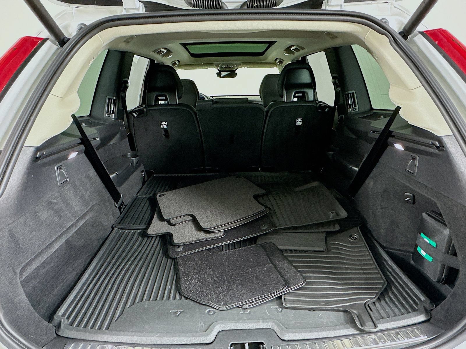 Used 2025 Volvo XC90 B6 Plus w/ Protection Package Premier AWD/4WD image 37