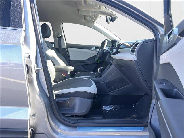 New 2025 Volkswagen Taos SE image 18