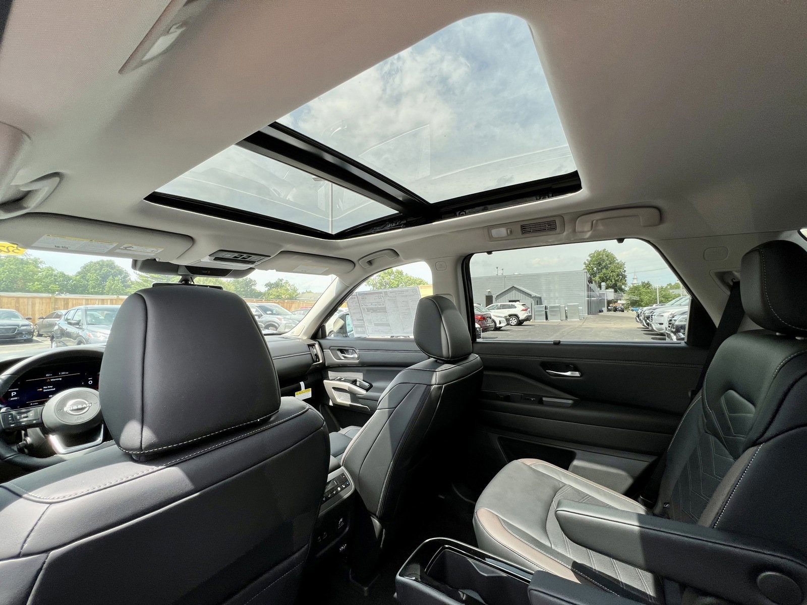 New 2025 Nissan Pathfinder Platinum image 18