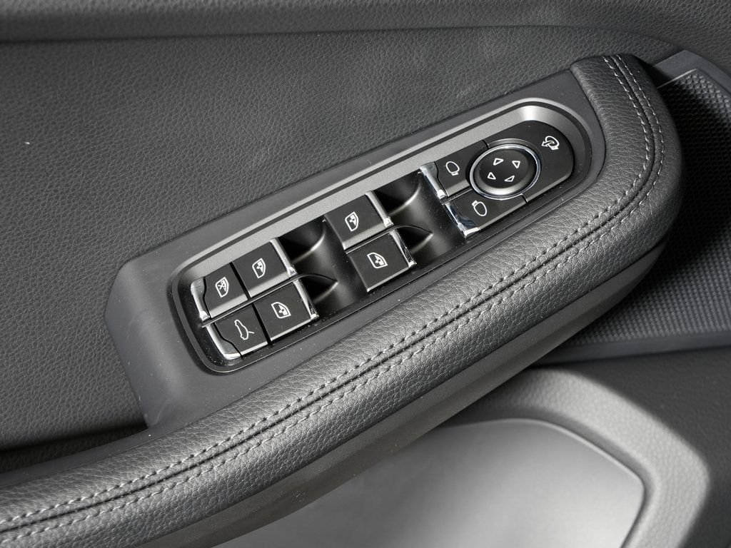 Certified 2026 Porsche Macan S AWD/4WD image 15