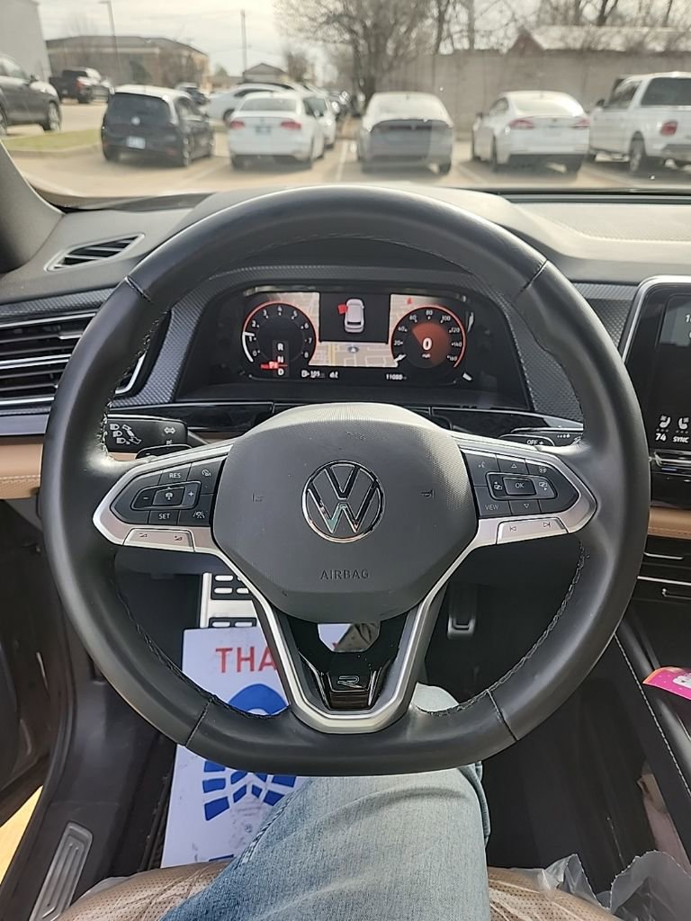 Used 2024 Volkswagen Atlas Cross Sport SEL R-Line image 2