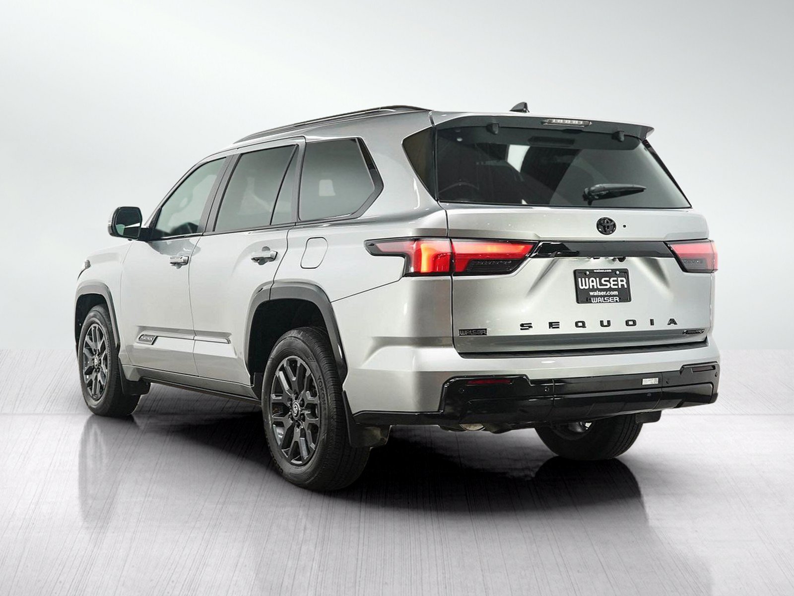 Used 2026 Toyota Sequoia Platinum AWD/4WD image 3