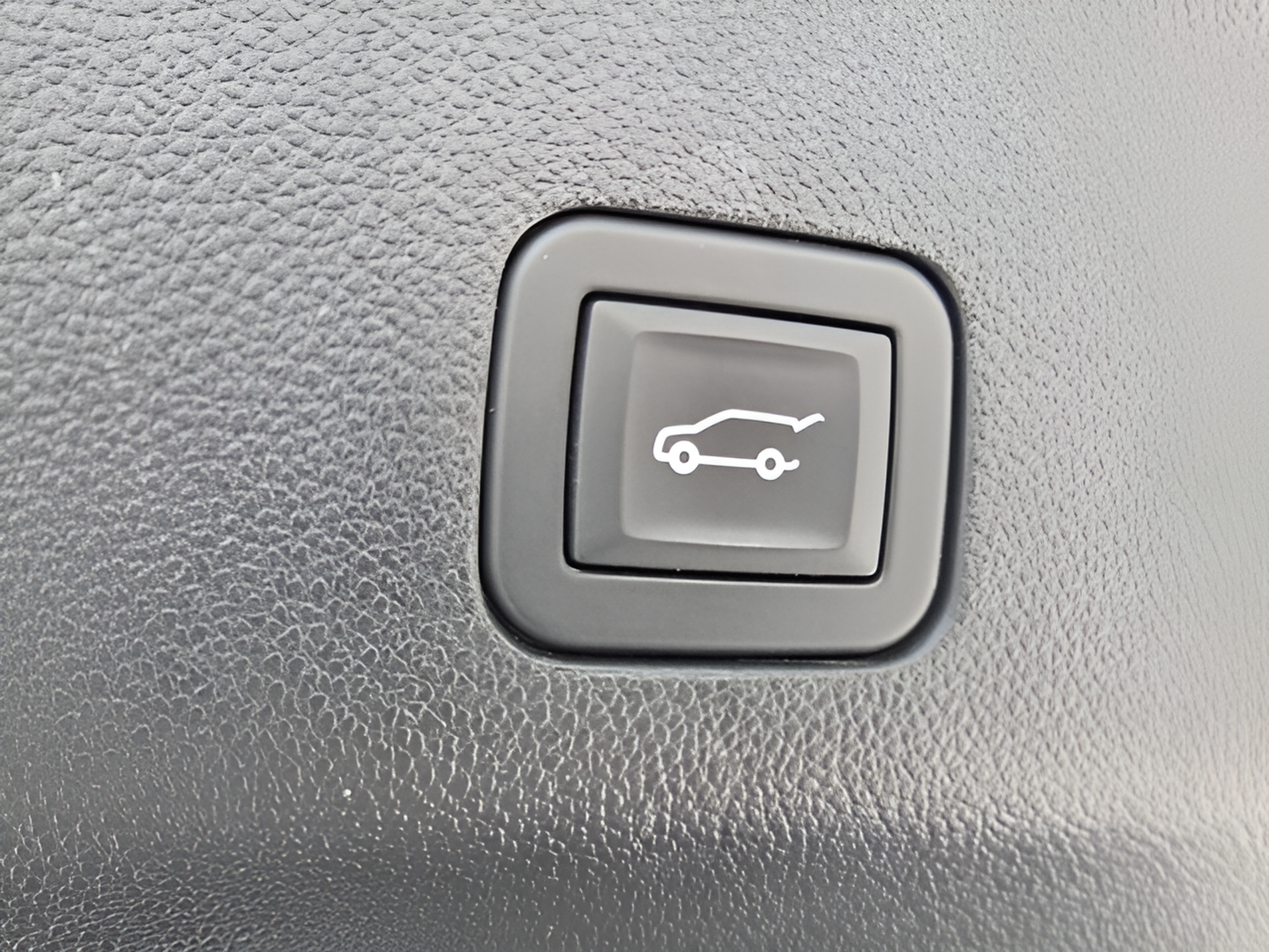 Used 2025 Chevrolet Tahoe LT AWD/4WD image 15