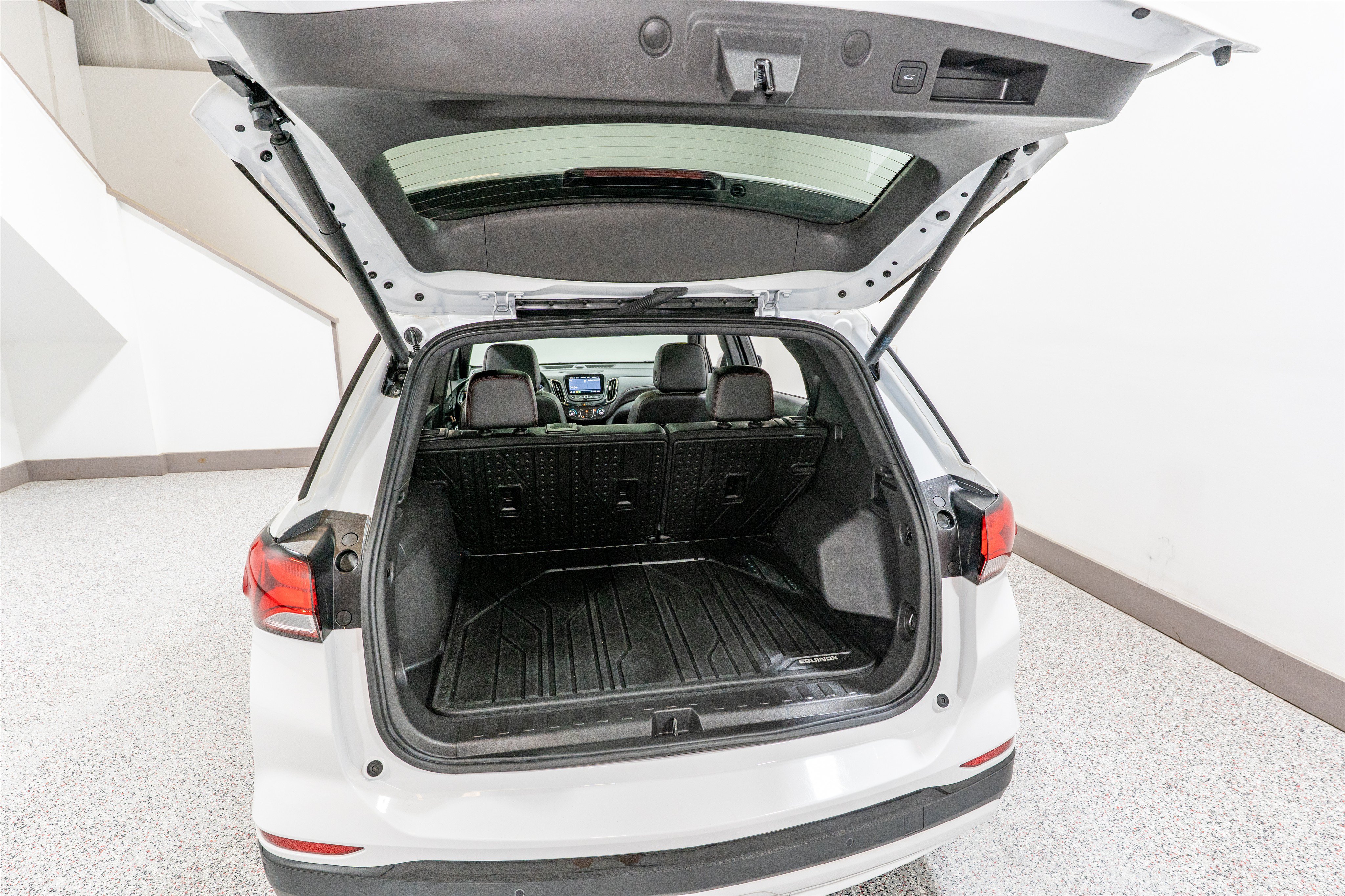 Used 2024 Chevrolet Equinox RS w/ RS Leather Package FWD image 31