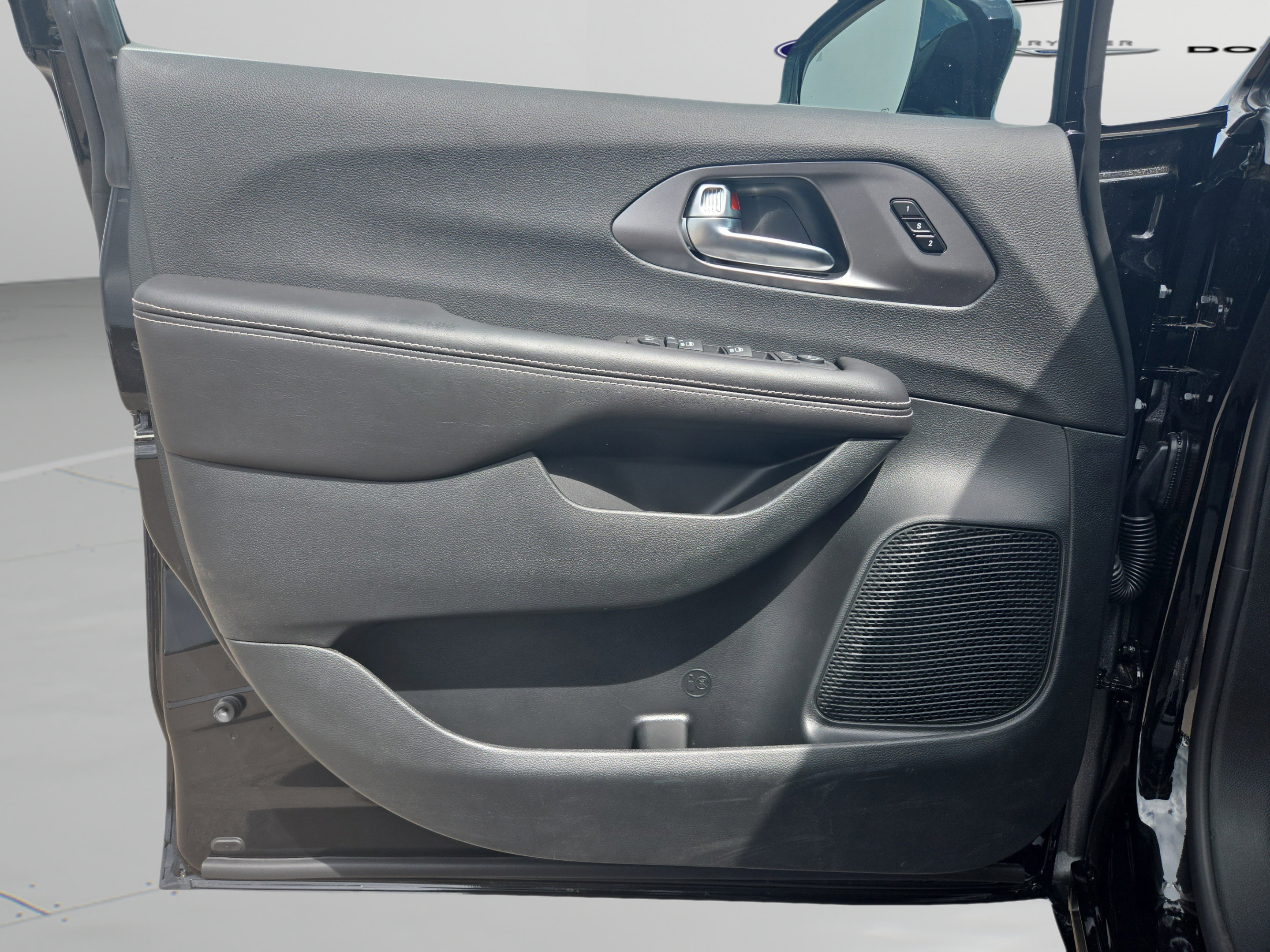 New 2026 Chrysler Pacifica Select w/ S Appearance Package FWD image 22