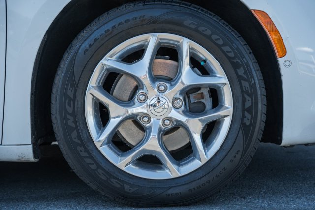Used 2019 Chrysler Pacifica Limited FWD image 24