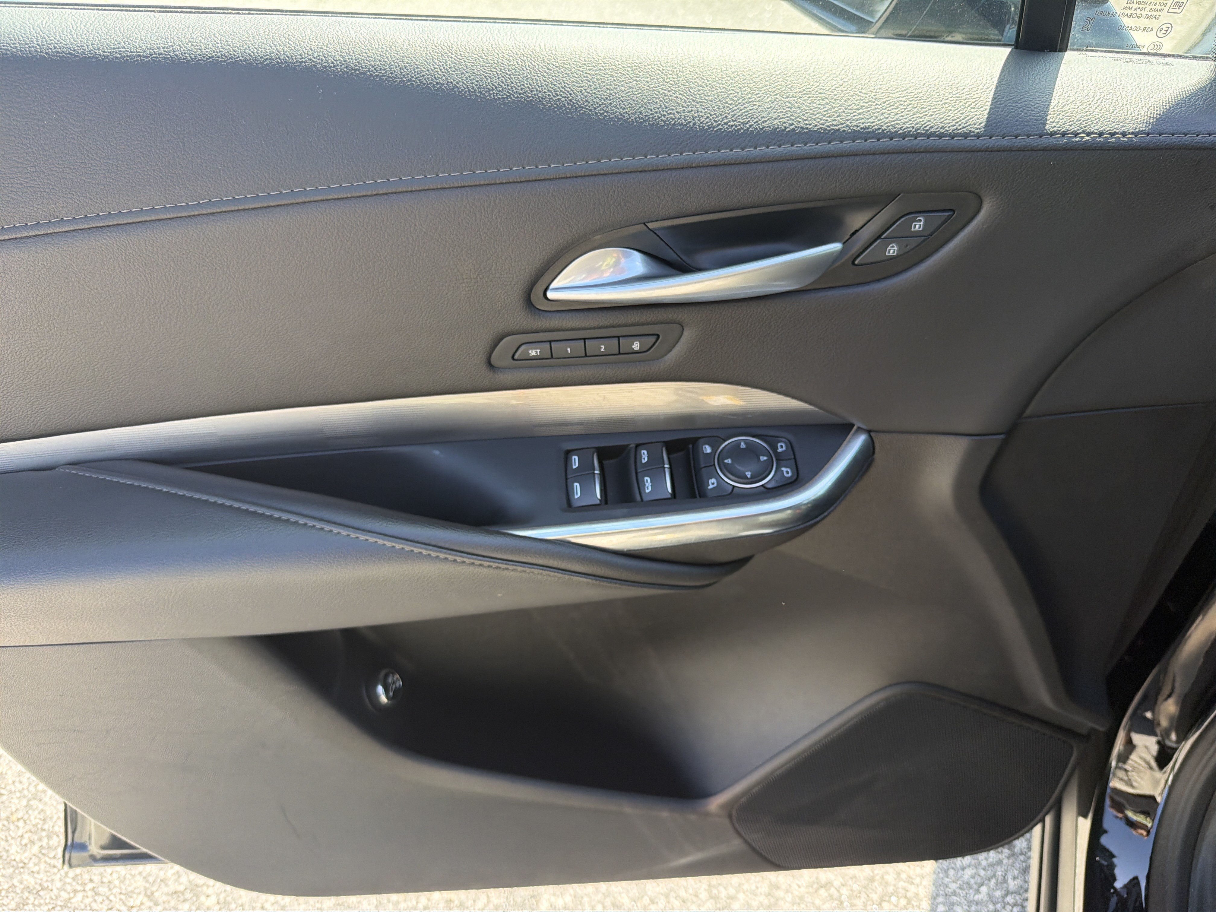 Used 2025 Cadillac XT4 Premium Luxury FWD image 11