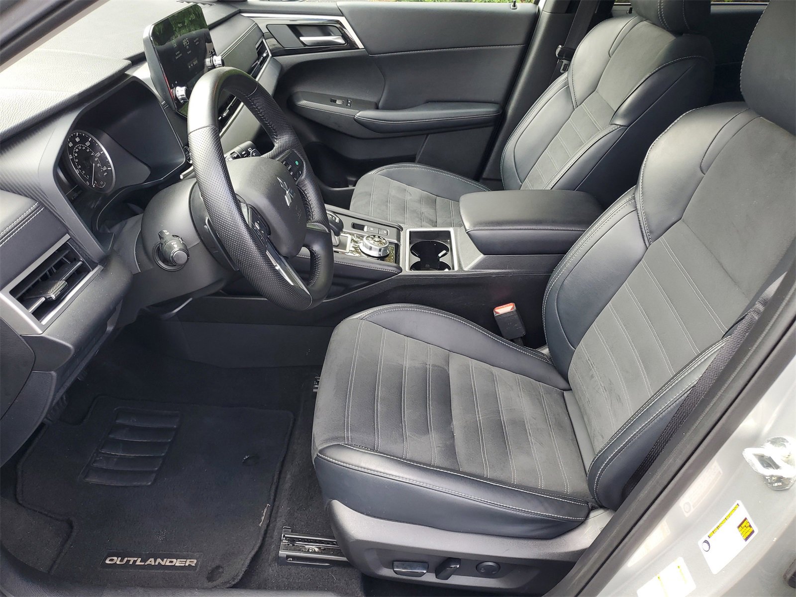 Used 2024 Mitsubishi Outlander SE image 5