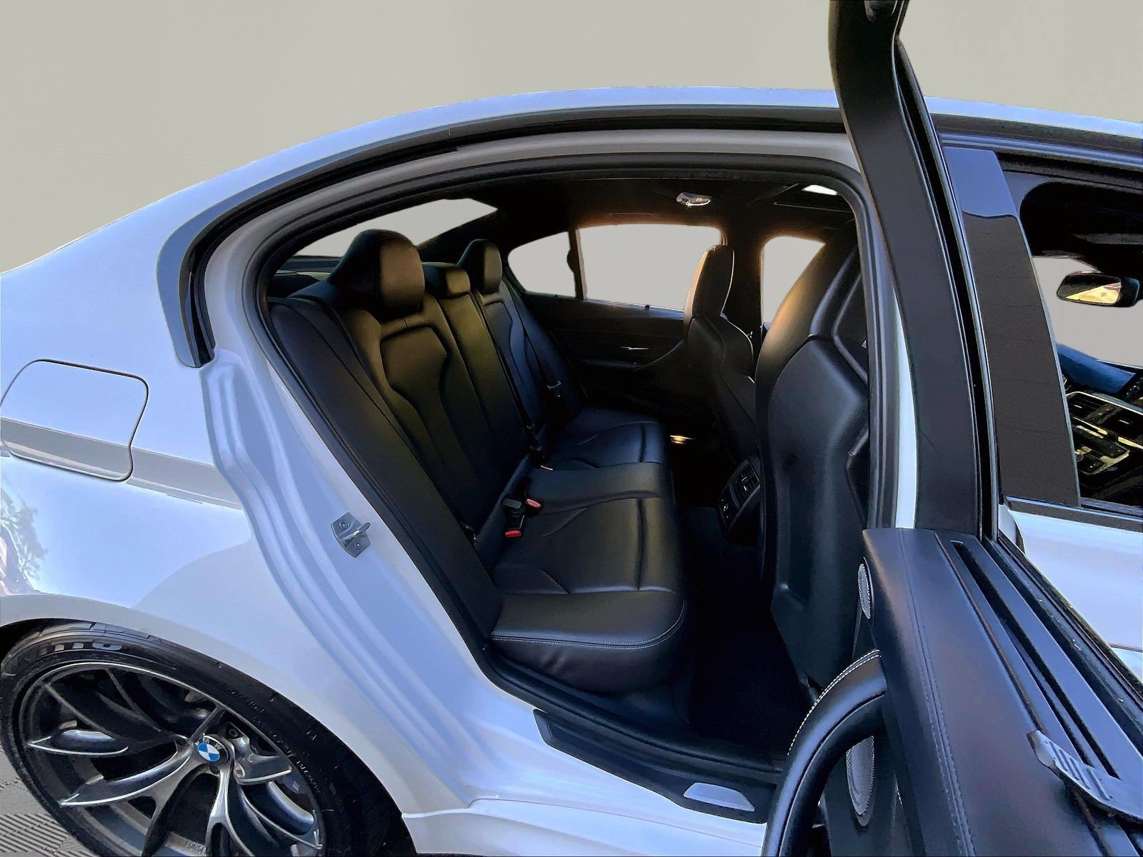 Used 2017 BMW M3 RWD image 25