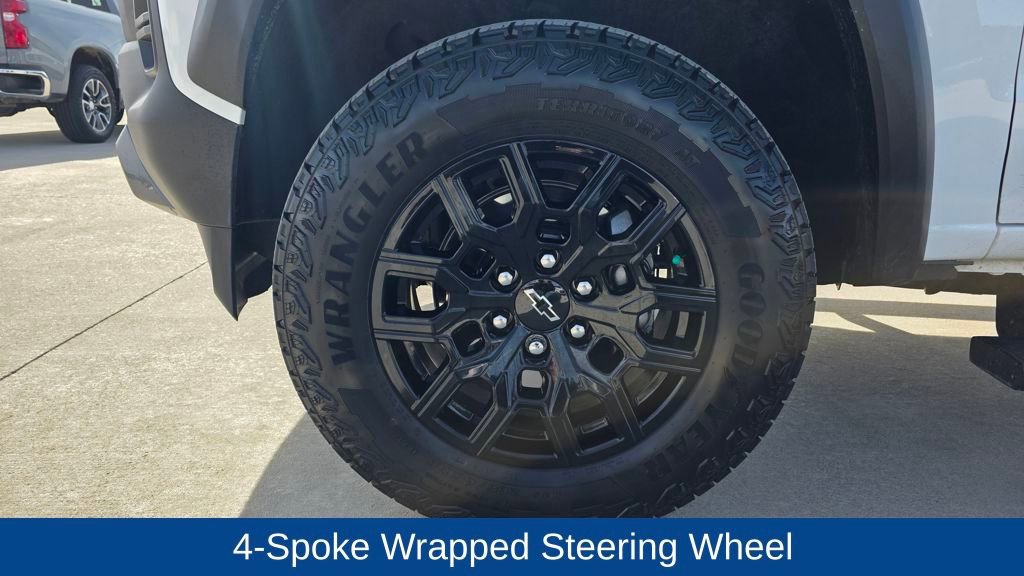 Used 2025 Chevrolet Colorado Trail Boss image 11