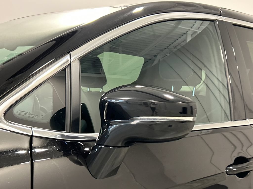 Used 2025 Chrysler Pacifica Select FWD image 12