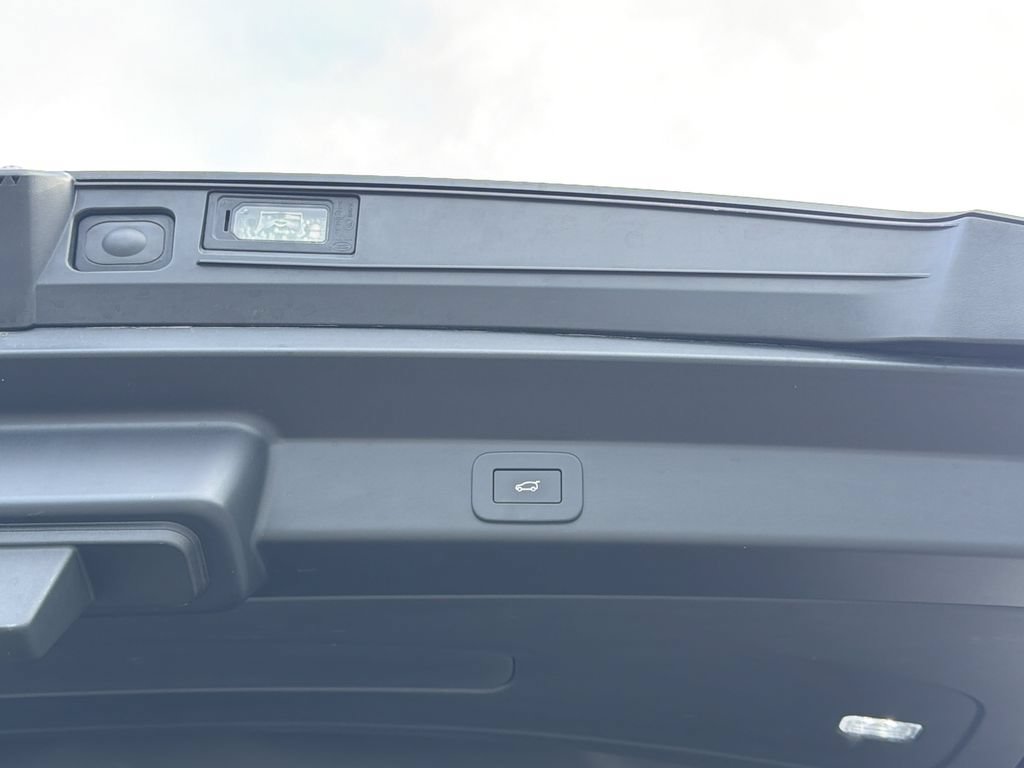 Used 2025 Land Rover Range Rover Sport AWD/4WD image 13