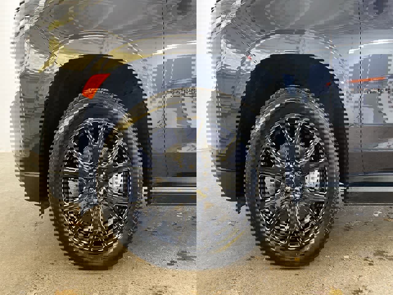 Used 2024 Chevrolet Tahoe High Country w/ Premium Package 2 image 11