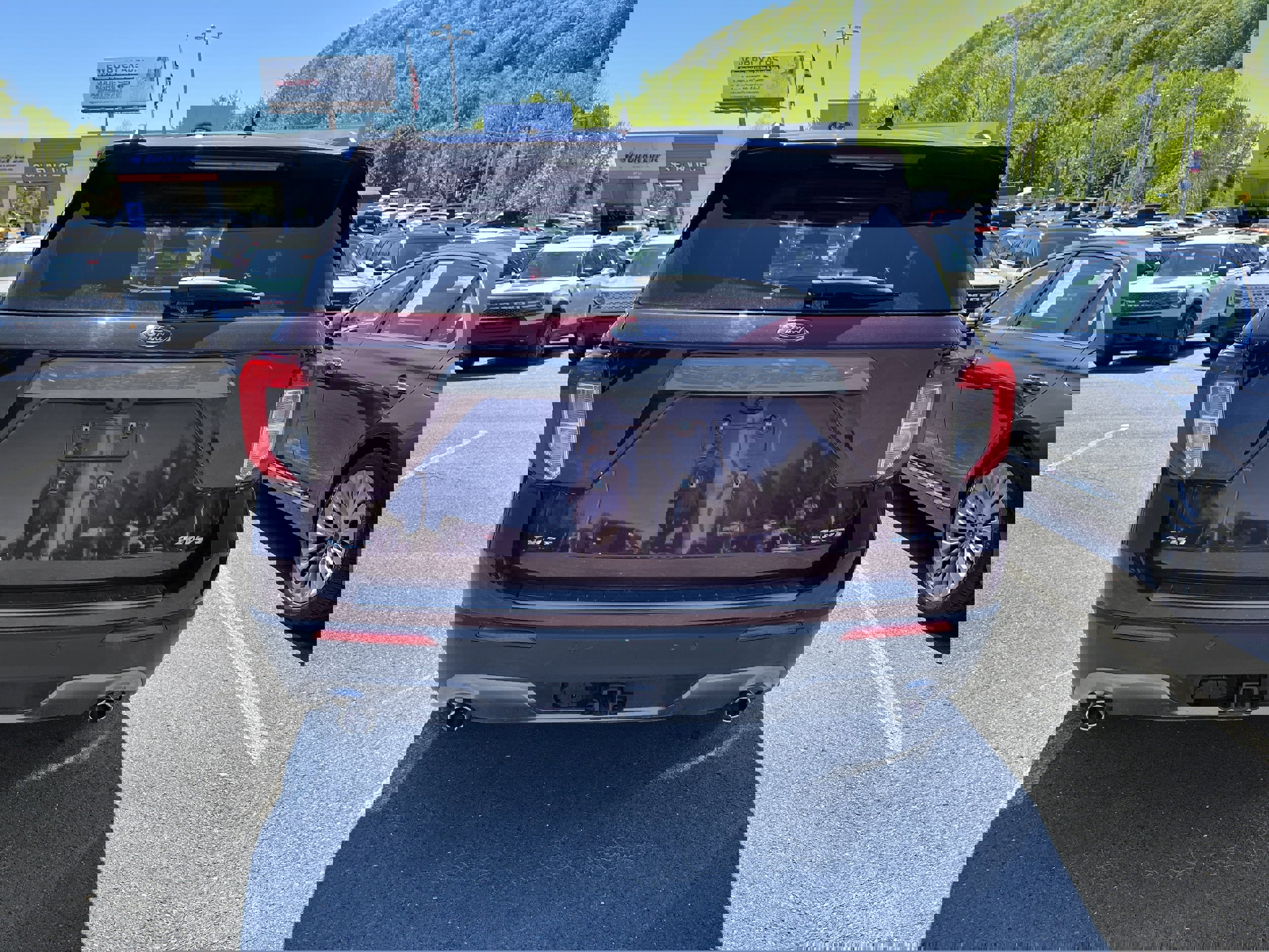 Used 2022 Ford Explorer XLT w/ Equipment Group 202A AWD/4WD image 5