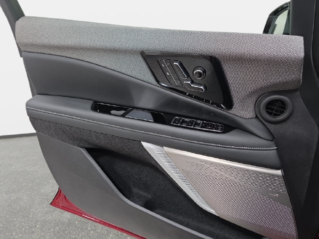 New 2027 Cadillac Optiq Luxury w/ LPO, Floor Liner Package AWD/4WD image 24