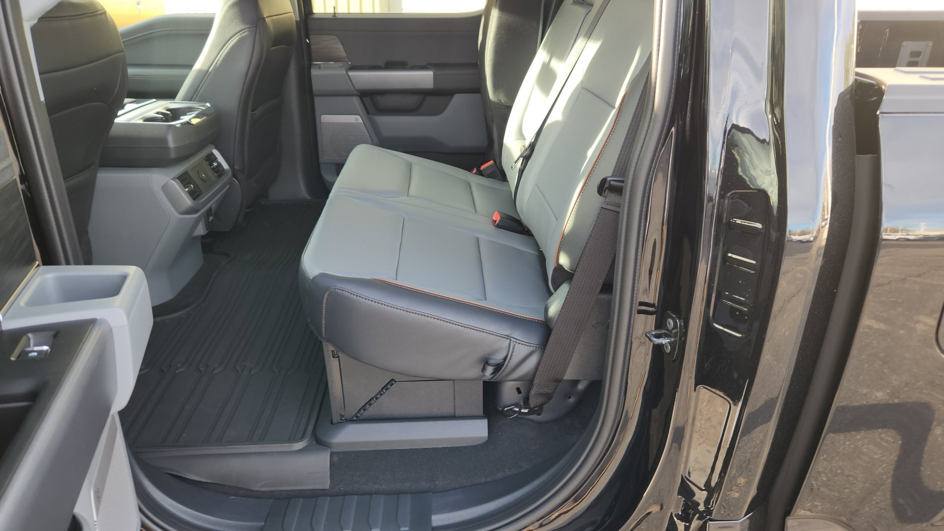 New 2025 Ford F150 Lariat w/ Equipment Group 501A Mid image 21