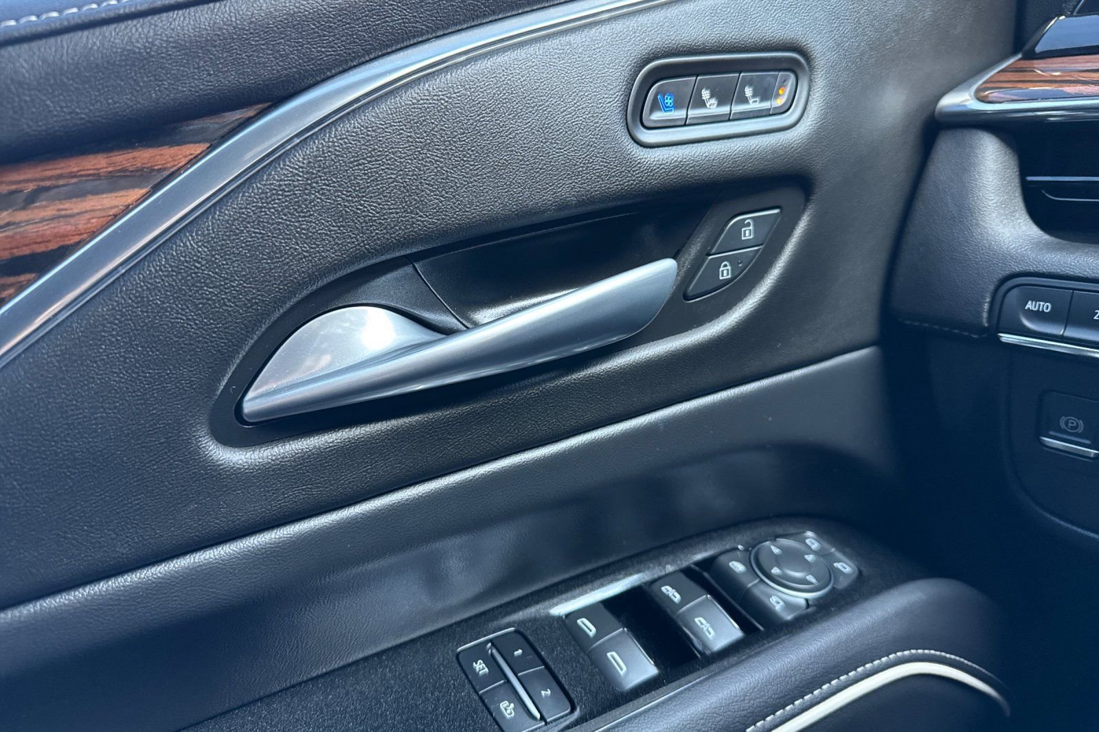 Used 2023 Cadillac Escalade Premium Luxury image 10